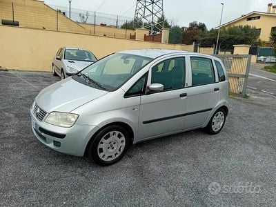 Usata Fiat Idea Dynamic 95 CV (69 kW) 2011 Grigio Monovolume