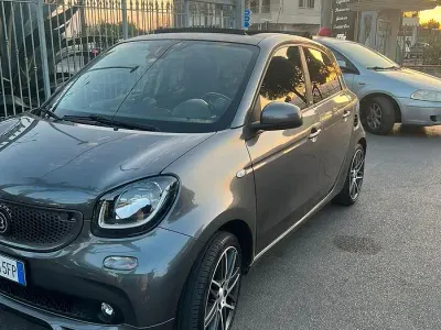 Begagnad Smart ForFour 2016 Grå Halvkombi