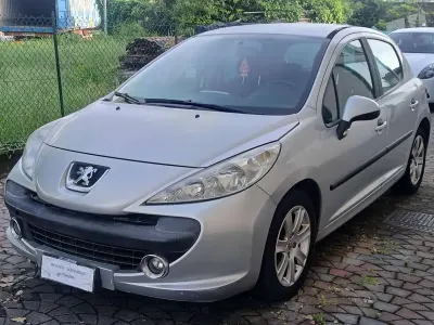 Usata Peugeot 207 90 CV (66 kW) 2007 Argento Berlina