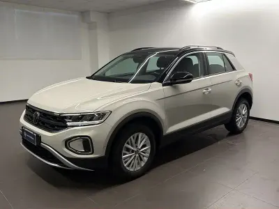 Usata VW T-Roc Life 110 CV (80 kW) 2023 Grigio SUV