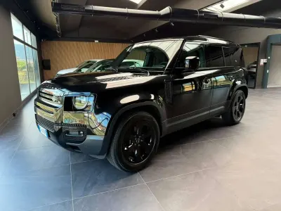 Usata Land Rover Defender SE 249 CV (183 kW) 2024 Nero santorini SUV