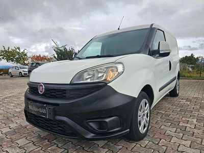 Begagnad Fiat Doblò Lounge 95 HK (69 kW) 2017 Vit Minibuss