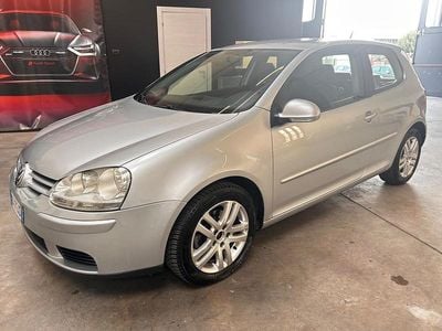 Usata VW Golf V 101 CV (74 kW) 2007 Argento Berlina