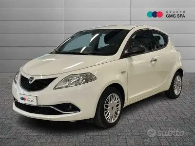 Usata Lancia Ypsilon Silver 69 CV (50 kW) 2016 Bianco Utilitaria