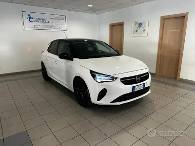 Usata Opel Corsa Design & Tech 101 CV (74 kW) 2022 Bianco metallizzato Utilitaria