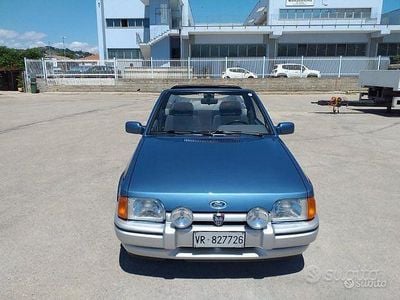 Begagnad Ford Escort Cabriolet 102 HK (75 kW) 1988 Blå Cab