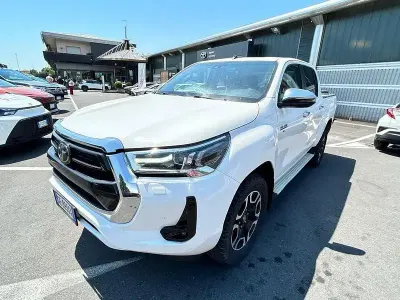 Usata Toyota HiLux Executive 149 CV (109 kW) 2021 Bianco Pick-up