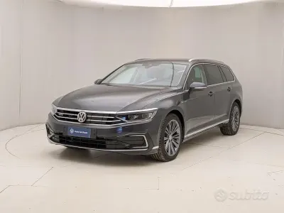 Usata VW Passat GTE 218 CV (160 kW) 2019 Grigio Station wagon