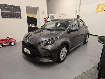 Usata Toyota Yaris Hybrid Active 92 CV (67 kW) 2025 Grigio Berlina