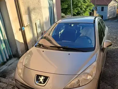 Usata Peugeot 207 70 CV (51 kW) 2007 Grigio Berlina