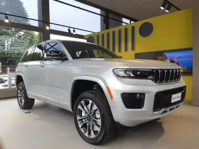 Usata Jeep Grand Cherokee Overland 380 CV (279 kW) 2024 Nero SUV