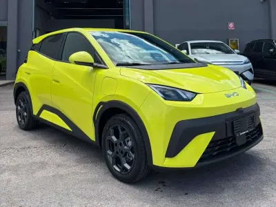Nuova BYD Dolphin Surf Comfort 64 kW (88 CV) 2026 Lime green Utilitaria