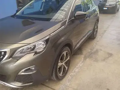 Usata Peugeot 3008 Allure 131 CV (96 kW) 2020 Verde SUV