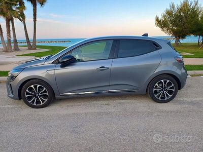 Usata Renault Clio V 90 CV (66 kW) 2024 Grigio Berlina