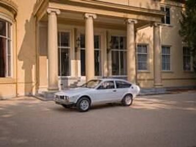 Begagnad Alfa Romeo Alfetta GT/GTV 108 HK (79 kW) 1977 Vit Sportkupé