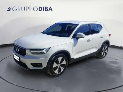 Usata Volvo XC40 Momentum 150 CV (110 kW) 2020 Bianco SUV
