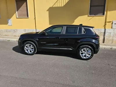 Usado Jeep Avenger Altitude 101 CV (74 kW) 2024 Negro SUV