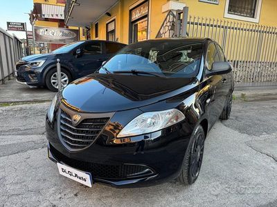 Usata Lancia Ypsilon 69 CV (50 kW) 2015 Nero Utilitaria