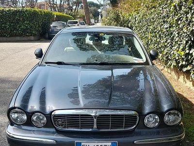 Usata Jaguar XJ 258 CV (189 kW) 2004 Grigio Berlina