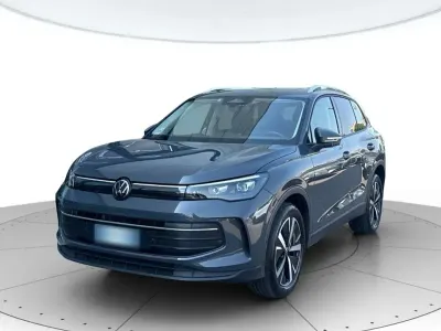 Usata VW Tiguan Edition 193 CV (141 kW) 2024 Grigio acciaio SUV