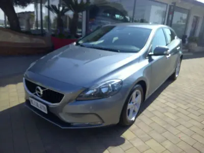 Usata Volvo V40 Business Edition 120 CV (88 kW) 2018 Grigio Berlina