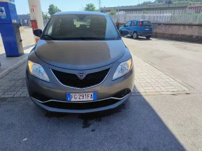 Usata Lancia Ypsilon Gold 69 CV (50 kW) 2017 Utilitaria