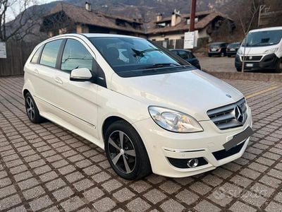 Usata Mercedes B180 116 CV (85 kW) 2011 Bianco Monovolume