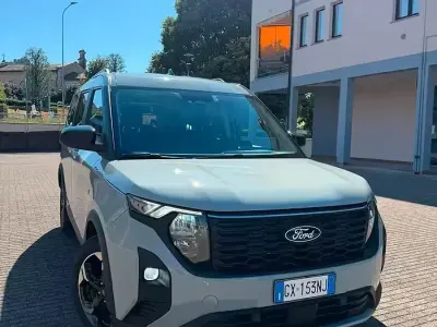 Usata Ford Tourneo 125 CV (91 kW) 2025 Grigio Monovolume