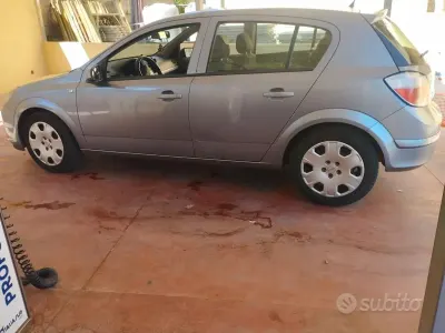 Usata Opel Astra 80 CV (58 kW) 2004 Grigio Berlina