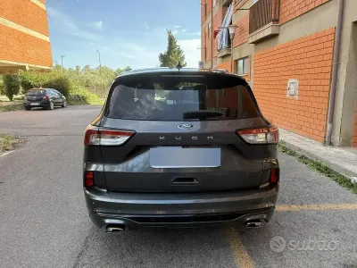Usata Ford Kuga 120 CV (88 kW) 2022 Grigio SUV