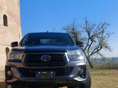 usata Toyota HiLux 2.4 executive