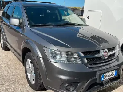 Käytetty Fiat Freemont 140 HP (102 kW) 2012 Harmaa Katumaasturi