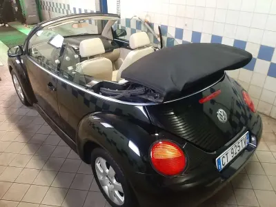 Begagnad VW New Beetle 102 HK (75 kW) 2005 Svart Halvkombi