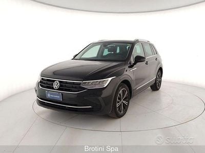 Usata VW Tiguan Life 131 CV (96 kW) 2022 Nero SUV
