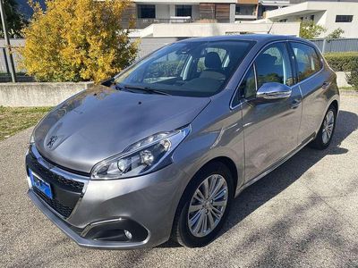 Argento Usata 2019 Peugeot 208 Allure Utilitaria | 11.000 € (Buon prezzo)