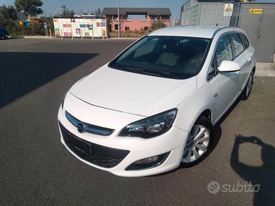 Usata Opel Astra Cosmo 110 CV (80 kW) 2015 Bianco Station wagon