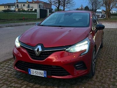 Usata Renault Clio V Initiale Paris 91 CV (66 kW) 2021 Rosso Berlina