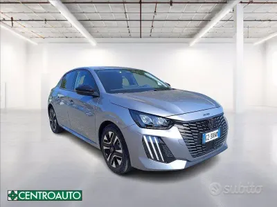 Usata Peugeot 208 Allure 101 CV (74 kW) 2025 Grigio metallizzato Utilitaria