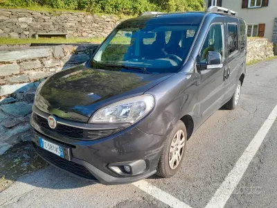 Usata Fiat Doblò 105 CV (77 kW) 2016 Blu Monovolume