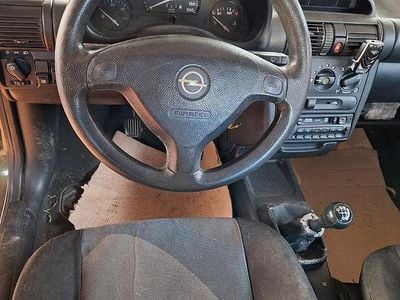 Usata Opel Corsa 45 CV (33 kW) 2001 Verde Utilitaria