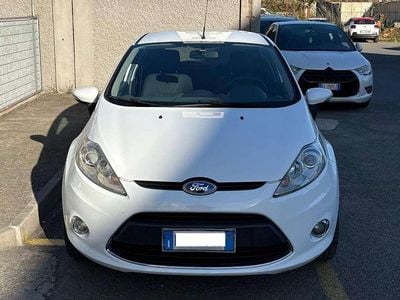 Begagnad Ford Fiesta Titanium 95 HK (69 kW) 2010 Vit Halvkombi