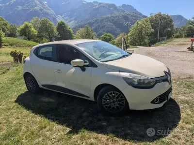 Käytetty Renault Clio IV 75 HP (55 kW) 2015 Sedan