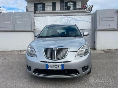 Usata Lancia Ypsilon 75 CV (55 kW) 2010 Grigio Utilitaria