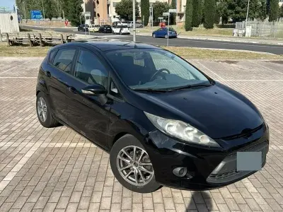 Usata Ford Fiesta 97 CV (71 kW) 2010 Nero Berlina