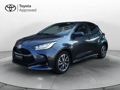 Usata Toyota Yaris Hybrid Trend 116 CV (85 kW) 2024 Grigio Berlina