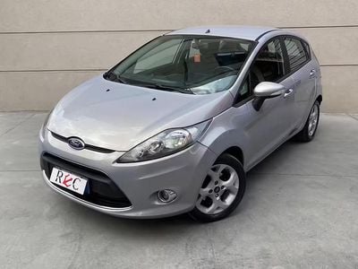 Usata Ford Fiesta 97 CV (71 kW) 2012 Grigio Utilitaria