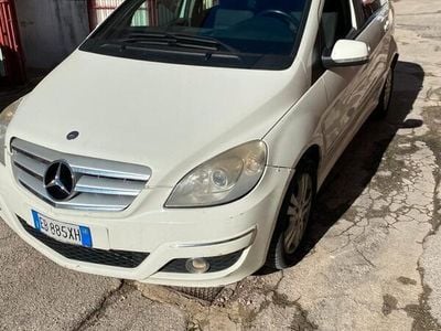 Mercedes B200