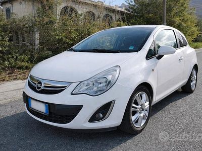 Usata Opel Corsa 85 CV (62 kW) 2013 Bianco Utilitaria