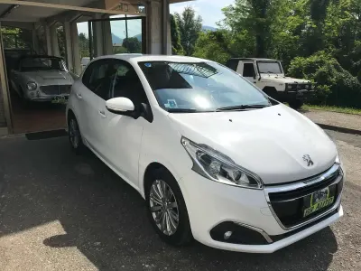 Usata Peugeot 208 Active 75 CV (55 kW) 2016 Bianco Utilitaria