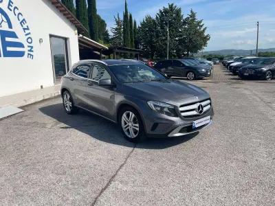 Usata Mercedes GLA200 136 CV (100 kW) 2017 Grigio SUV